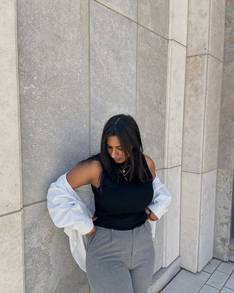 Poses In Front Of Wall, Look Down Pose, Coat Ootd, Pants White, White Coat, Grey Pants, White Jacket, Ootd Fashion, Black Top