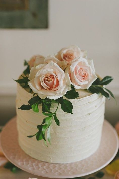 Layer cake with fresh pink roses and greenery - 27 Naked wedding cake inspiration #weddingcake #cake #weddingcakes #weddingideas Wedding Cakes Elegant, Small Wedding Cakes, Flowers Cake, Bridal Shower Cakes, Wedding Cake Rustic, Simple Wedding Cake, Cool Wedding Cakes, White Wedding Cake