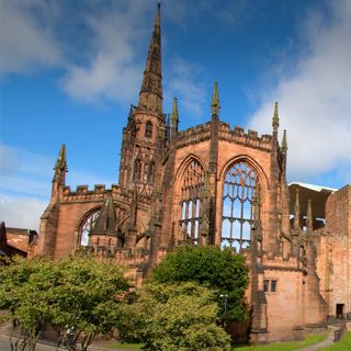 ST. Michael UK Coventry Blitz, World Monuments, Old Cathedral, Coventry Cathedral, Coventry England, Ancient Monuments, Abandoned Churches, Abandoned Church, Cathedral Church