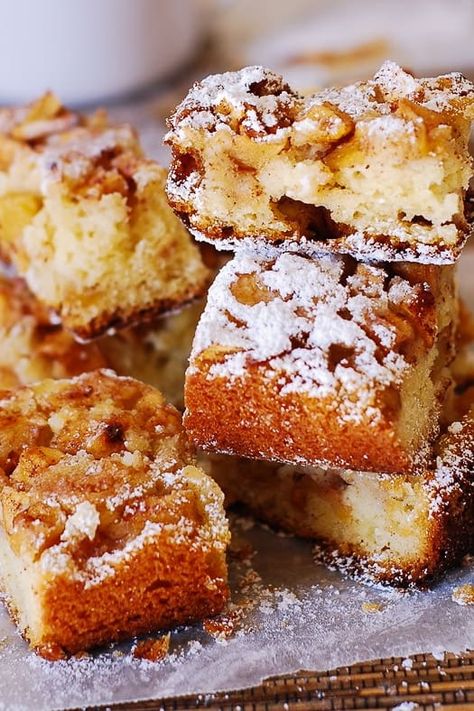 Apple Squares Apple Squares, Julia's Album, Apple Breakfast Recipes, Apple Square, Crumb Coffee Cakes, Apple Desserts Easy, Square Recipes, Apple Dessert Recipes, Apple Cake Recipes