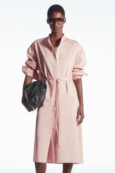 OVERSIZED GRANDAD-COLLAR SHIRT DRESS Grandad Collar Shirt, Spring Midi Dress, Dusty Pink Dresses, Classic Shirt Dress, Classic White Shirt, Elegant Midi Dresses, Collared Shirt Dress, Blazer Jeans, Belted Shirt Dress