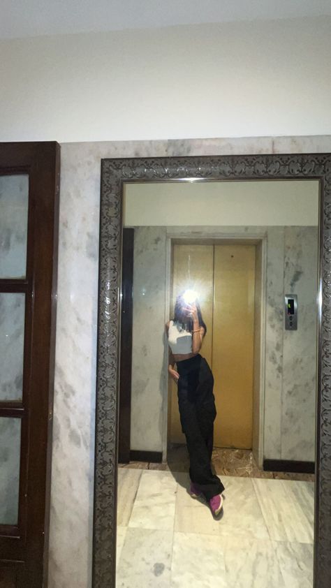 Mirror Selfie Aesthetic Poses, Asthetic Picture Women, Girls Mirror Snaps, Indian Mirror Selfie, Mirror Selfie Snap, Ootd Topi, Instagram Captions For Selfies, Nightclub Aesthetic, Mirror Shot