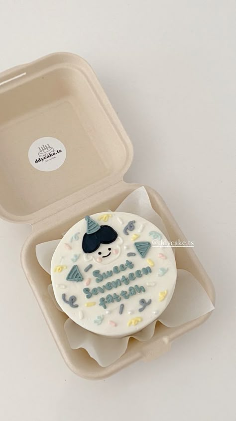 Hbd Bento Cake, Desain Korean Cake, Kue Korean Cake, Birthday Cake Korean For Men, Bento Cake 22 Birthday, Cake Cowo, Bento Cake Boy, Cake Birthday Aesthetic Boy, Cute Korean Cake