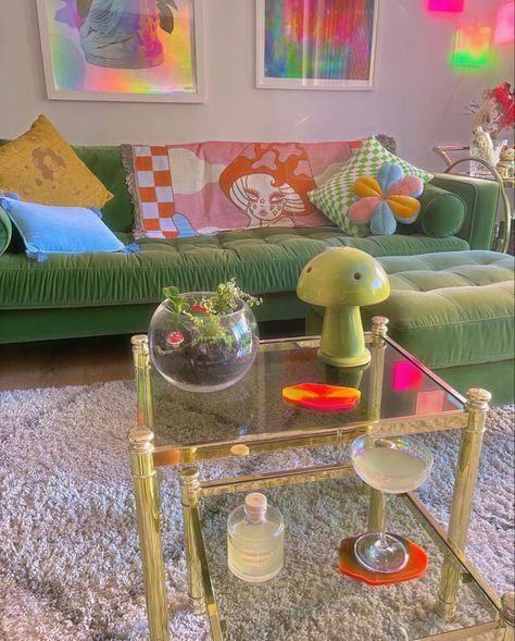 Retro Apartment Decor, Funky Bedroom, Funky Room, Retro Apartment, Funky Living Rooms, Colorful Room Decor, Colorful Apartment, Funky Decor, Funky Home Decor