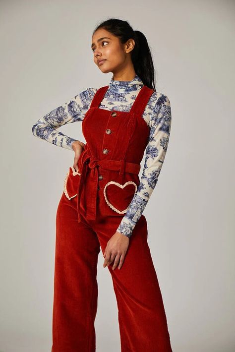 Pinafore Jumpsuit, 80s Inspired Outfits, Unique Jumpsuits, Corduroy Pinafore, Fall Outfits For Women, 60s And 70s Fashion, Red Details, Cozy Knit Sweater, Design Drawings