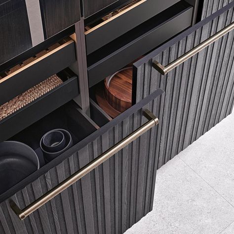 Arclinea on Instagram: “Moka Box System internal drawers and deep drawers with black front and sides. #Arclinea #ArclineaKitchens . . . #designdetail…” Arclinea Kitchen, Double Islands, System Kitchen, Antonio Citterio, Island Kitchen, Kitchen Dinning, Island Design, Wood Ceilings, Kitchen Fittings