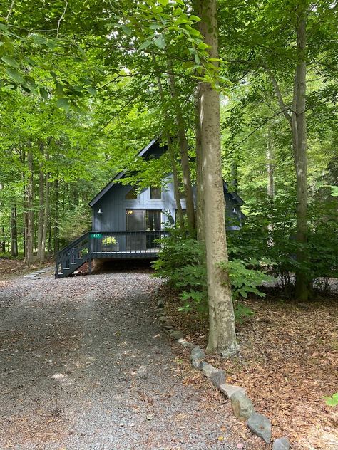 Cinderloch Chalet -Modern Living in the Poconos ! - Chalets for Rent in Coolbaugh Township, Pennsylvania, United States Poconos Cabin, Chalet Modern, Poconos Pennsylvania, Lakeside Beach, Modern Chalet, The Poconos, Front Deck, Canoe And Kayak, Private Event