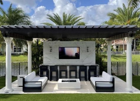 Modern Pergola With Tv, Pergola With Tv, Pergola With Bar, Modern Backyard Kitchen, Covered Outdoor Patio Ideas, Outdoor Pergola Ideas, Deck And Pergola, Pergola Backyard, Pergola Cover