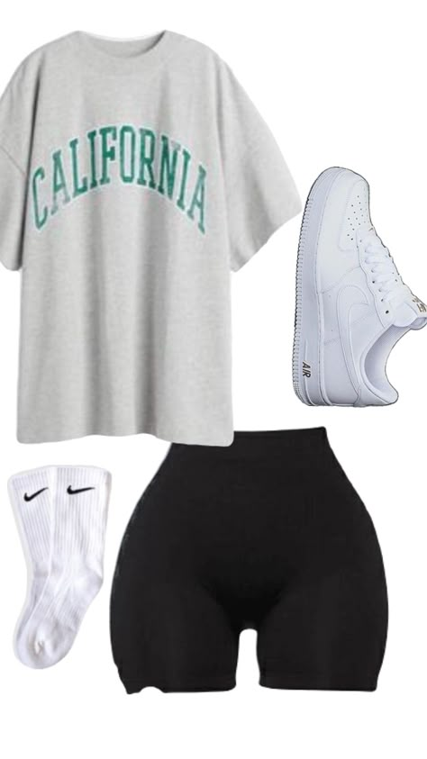 #outfitinspo #cuteoutfit School Gym Clothes, Nike Shorts Outfit, Sporty Summer Outfits, Gym Shorts Outfit, Gymwear Outfits, Cute Nike Outfits, Cute Workout Outfits, Fitness Wear Outfits, Cute Gym Outfits