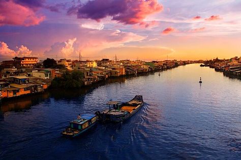 Discover everything you need to know about Mekong Delta, Southern Vietnam including history, facts, how to get there and the best time to visit. Tonle Sap, Mekong River, Vietnam Voyage, Vietnam Travel Guide, Honeymoon Locations, Vietnam Tours, Mekong Delta, Can Tho, Ha Long