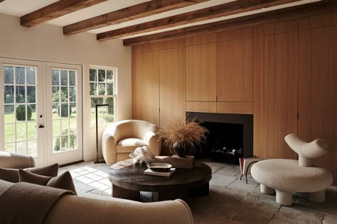 Belgian Farmhouse Kitchen, Hamptons Mansion, Cocktail Room, Hamptons Farmhouse, Hunter Journal, American Cottage, Tabletop Sculpture, Cream Chair, Pine Wood Flooring