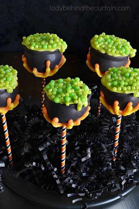 Witches Cauldron Cake Pops Cauldron Cake Pops, Halloween Dessert Recipes Easy, Fun Cake Pops, Halloween Deserts, Cauldron Cake, Recetas Halloween, Postres Halloween, Halloween Punch, Halloween Cake Pops