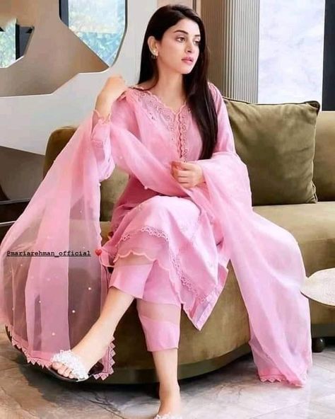 Love Betrayal, Bollywood Hairstyles, Womens Trendy Dresses, Pakistani Dresses Casual, Pakistani Fancy Dresses, Simple Pakistani Dresses, Designer Dresses Casual, Fancy Dress Design, Easy Trendy Outfits