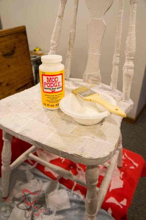 Tissue Paper Decoupage, Paper Chair, Decoupage Chair, Mod Podge Projects, Diy Mod Podge, Vanity Makeover, Table Vanity, Decoupage Wood, Paper Decoupage