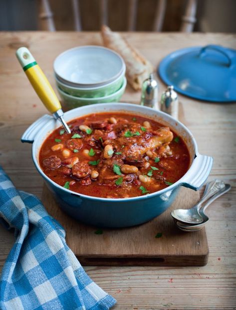 From Donal Skehan’s “Home Cooked”, we bring you his Chorizo Chicken Bean Stew recipe. Chicken Chorizo Recipe, Chicken Chorizo Stew, Slow Cooker Kip, Donal Skehan Recipes, Chorizo Chicken, Chorizo Stew, Chicken And Chorizo, Donal Skehan, Chicken Chorizo