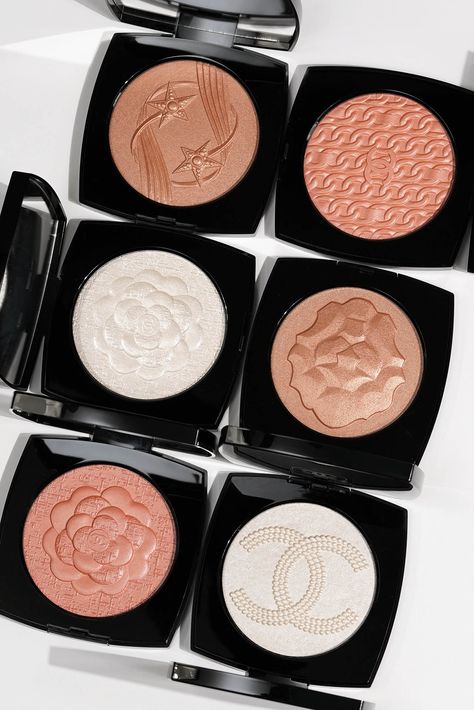 Les Symboles de Chanel Highlighters for Holiday Chanel Highlighter, Chanel Powder, Highlighter Swatches, Olive And June, Chanel Pearls, Chanel Collection, Chanel Beauty, Light Coral, Beauty Boutique