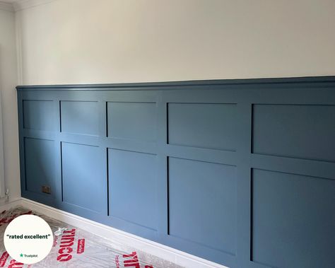 Panelled Walls Blue, Small Kitchen Accent Wall Ideas, Dado Rail Bedroom Ideas, Half Height Panelling Bedroom, Blue Panelling Living Room, Navy Wall Panelling, Dado Rail Bedroom, Blue Panelling, Panelling Ideas