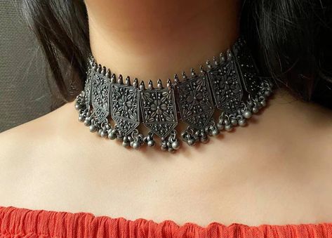 Oxidised Choker, Afghani Jewelry, Beautiful Personality, Traditional Boho, Jewelry Hacks, Metal Choker, Fabric Earrings, Choker Set, Jewelry Indian