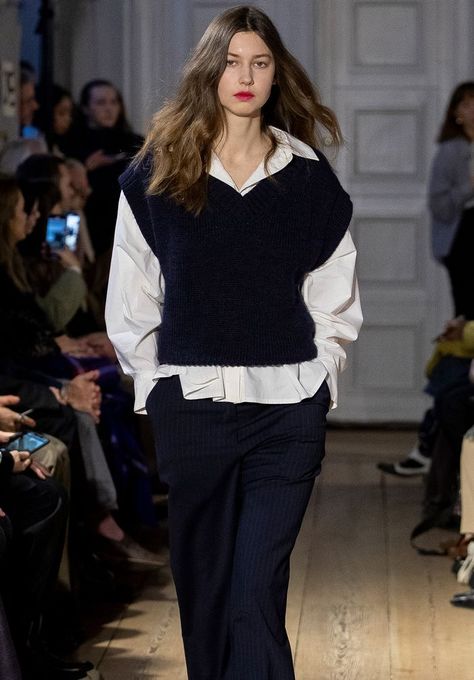 4 Scandi Trends That Will Look Just as Good in 2021 | Who What Wear UK Sweater Vest Styling, Black And White Outfits, Copenhagen Fashion, Copenhagen Fashion Week, Elegante Casual, Mode Ootd, Modieuze Outfits, Elegantes Outfit, Traditional Fashion