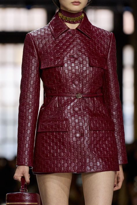 Burgundy Outfit, Career Fashion, Mode Casual, Gucci Fashion, Fall 2024, Fashion Killa, Couture Fashion, Classy Outfits, Bottega Veneta