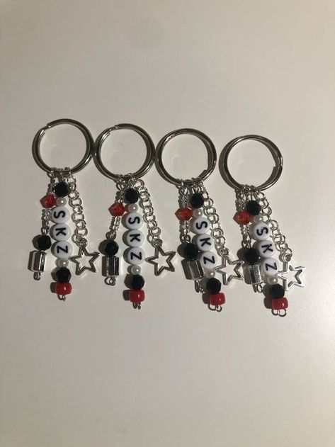 Stray Kids Freebies Ideas, Skz Keychain Diy, Stray Kids Party Ideas, Straykids Keychain, Stray Kids Gift Ideas, Stray Kids Bracelet Ideas, Skz Keychain, Kpop Keychain Ideas, Stray Kids Crafts