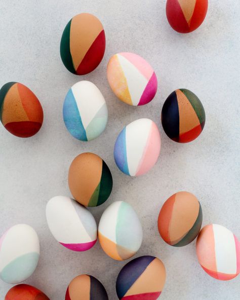 Easter Story Eggs, Easter Decor Table, Modern Easter Egg, Easy Easter Decor, Modern Easter Decor, Egg Artwork, Table Decor Centerpieces, Easter Egg Ideas, Food Easter