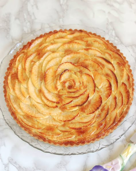 French Apple Almond Tart, Apple Frangipane Tart, Simple Apple Tart, French Apple Tart Recipe, Apple Frangipane, French Desserts Easy, Healthy Apple Desserts, Almond Frangipane, Almond Filling