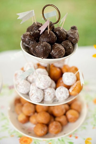 Who could forget about those bite-size doughnut holes? Serve a tiered platter filled with these mini treats. Girls Brunch Party, Baby Shower Brunch Food, Baby Shower Buffet, Brunch Cake, Brunch Decor, Girls Brunch, Healthy Brunch, Vegan Brunch, Breakfast Party