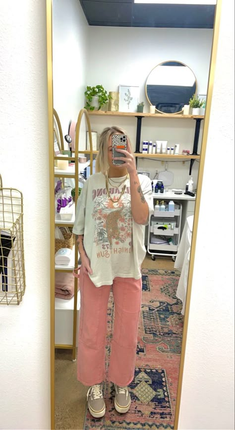 Pink pants with tan shoes and white shirt Billabong Pants Outfit, Pink Pants Fall Outfit, Pink Pants Teacher Outfit, Modest Thrifted Outfits, Southern Teacher Outfits, Billabong Aesthetic Outfits, Pink Teacher Outfit, Pink Modest Outfits, Billabong Outfits