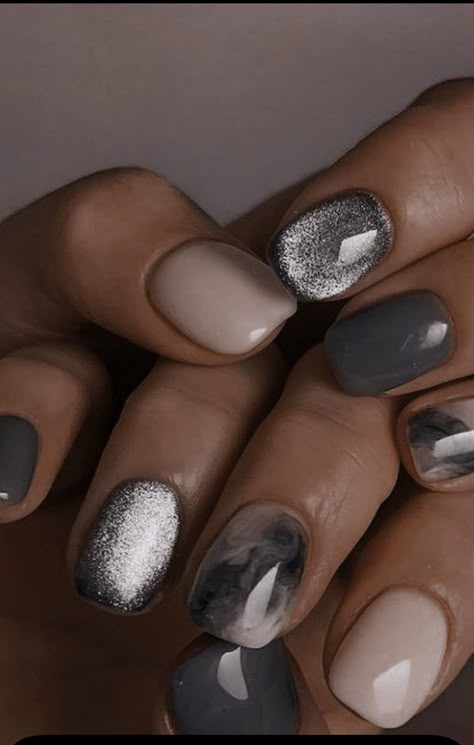 Gray Brown Nails, Charcoal Nail Designs, January Shellac Nails, Matalic Nails Short, Grey Jelly Nails, January Short Nail Ideas, January 2025 Nail Trends, Grey Manicure Ideas, Fall Nails Grey