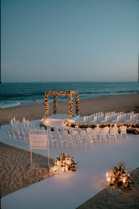 Candle Beach Wedding, Dream Wedding Destination, Wedding Decoration Theme Ideas, Small Cute Wedding Ideas, Beach Wedding Setup Outdoor Ceremony, Enchanted Beach Wedding, Places To Have Weddings, Wedding Theme Ideas Elegant Summer, Night Beach Weddings