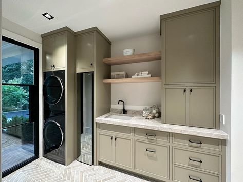 Gianni Developers | The laundry suite! 🧺 designed and built modern yet still warm & inviting, fully equipped with high performance wash tower, dry clean… | Instagram Laundry Tower, Laundry Shoot, Master Closet Design, Mudroom Laundry, Mudroom Ideas, Laundry Mud Room, Doing Laundry, Master Closet, Laundry Room Design