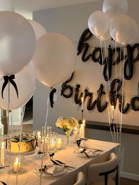 30 Backdrop Party Ideas, His Birthday Surprise Ideas, Cute 25th Birthday Ideas, Home Bday Party Aesthetic, 2oth Birthday Ideas, Birthday Decoration Ideas Black And White, Birthday In December Ideas, Black And White 25th Birthday Party, Black And White Party Decorations Table