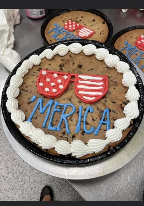 4th Of July Decorated Cakes, 4th July Cookie Cake, Forth Of July Cookie Cake, July 4 Cookie Cake, 4th Of July Cookie Cake Decorating Ideas, Cookie Cake 4th Of July, 4th Of July Message Cookies, Fourth Of July Cake Decorating Ideas, Patriotic Cookie Cake