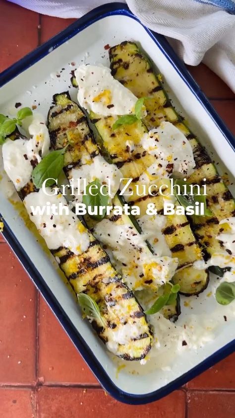 A sophisticated but simple summer side dish… This one takes about 5 minutes to make and it’s always a HIT. It pairs well with mostly anything and it’s so so easy to make. Love the char flavour on the zucchini and then the creamy burrata, lemon and basil just screams summer to me Cre by @britacooks Serves 2 Ingredients: 1-2 large zucchini 1 ball burrata 1 lemon (juice and zest) drizzle of olive oil basil (or pesto) salt, pepper, red pepper flakes . #mediterraneandietplan #mediterraneandiet #medi Burrata Pizza, Burrata Recipe, Large Zucchini, Summer Side Dish, Summer Sides, Pasta Sides, Mediterranean Diet Plan, Grilled Zucchini, Lemon Basil