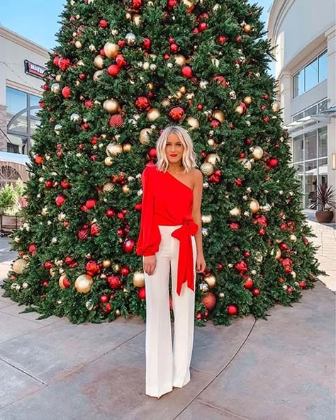 59 Cute Christmas Outfit Ideas - Page 5 of 6 - StayGlam White Christmas Outfit, Christmas Outfits Dressy, Christmas Fashion Outfits, Red And White Outfits, Vetements Shoes, Christmas Outfit Casual, Trendy Christmas Outfits, Xmas Outfits, Cute Christmas Outfits