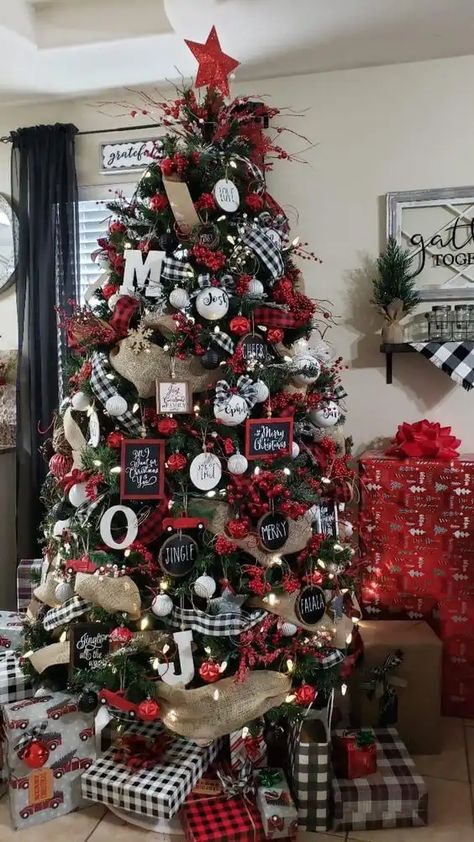 45+ Creative Christmas Tree Themes & Ideas for 2024 - HubPages Buffalo Check Christmas Decor, Black Christmas Decorations, Christmas Tree Decorations Ribbon, Buffalo Plaid Christmas Decor, Plaid Christmas Decor, Christmas Tree Decorating Themes, Farmhouse Christmas Tree, Creative Christmas Trees, Christmas Decoration Ideas