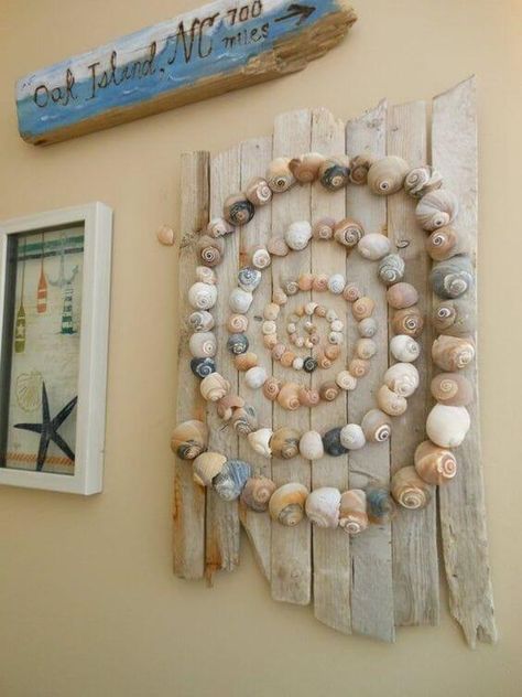 28 DIY COASTAL WALL ART IDEAS - 216 Hamptons Ny, Seashell Art Diy, Deco Marine, Seashell Wall Art, Seashell Projects, Art Coquillage, Shells Diy, Driftwood Wall, Driftwood Wall Art