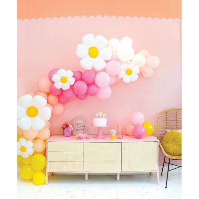 Daisy Balloon Arch, Daisy Balloon Garland, Daisy Baby Shower, Pretty Balloons, Pink Latex, Large Daisy, Blowing Up Balloons, Daisy Party, Garden Party Birthday