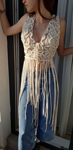 Macrame Corset, Macrame Clothes, Mode Hippie, Macrame Dress, Stil Boho, Knitting Patterns Free Cardigans, Macrame Patterns Tutorials, Micro Macramé, Macrame Bag