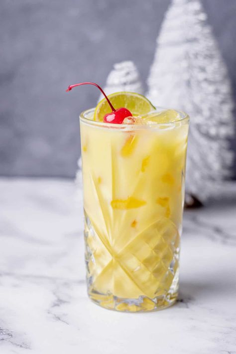 Christmas Snowball Cocktail - Mint and Twist Snowball Cocktail, Snowball Drink, Christmas Snowball, Sparkling Lemonade, Slice Of Lime, Winter Cocktails, Festive Drinks, Printable Recipe Cards, Perfect Cocktails