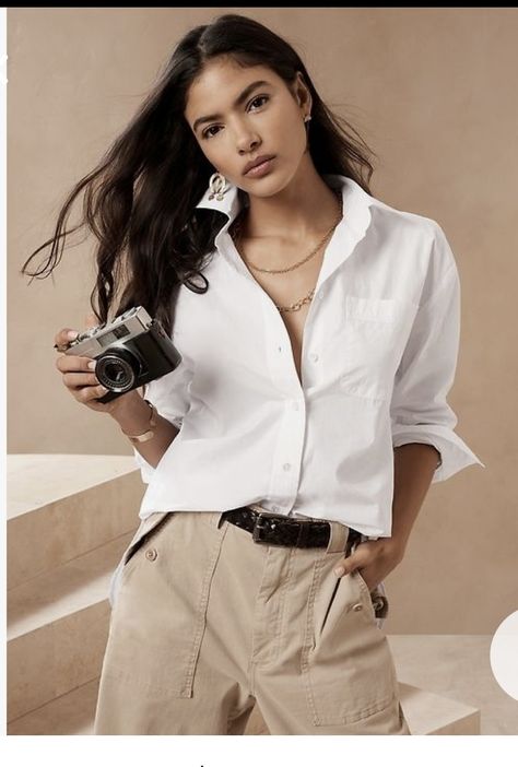 Oversized Poplin Shirt, White Button Shirt, Perfect Capsule Wardrobe, Classic Capsule Wardrobe, Quoi Porter, Linen Tee, Husband Shirts, White Button Down Shirt, High Waist Fashion