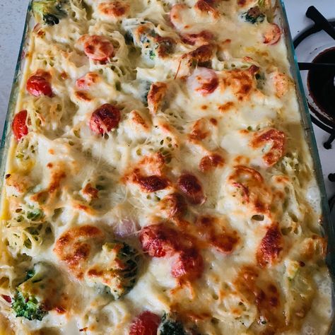 Shrimp, broccoli, and Alfredo sauce are layered over angel hair pasta in this quick and easy casserole version of the classic pasta dish. Brocolli Bake, Alfredo Broccoli, Shrimp Broccoli, Chicken Alfredo Casserole, Cherry Tomato Sauce, Broccoli Bake, Broccoli Alfredo, Brunch Casserole, Shrimp Alfredo