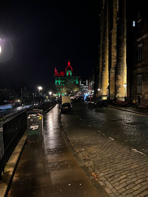 Edinburgh Scotland Night, Edinburgh At Night, Edinburgh Aesthetic, Scotland Aesthetic, Night Walk, Vivid Dreams, Edinburgh Scotland, Pigs, Edinburgh