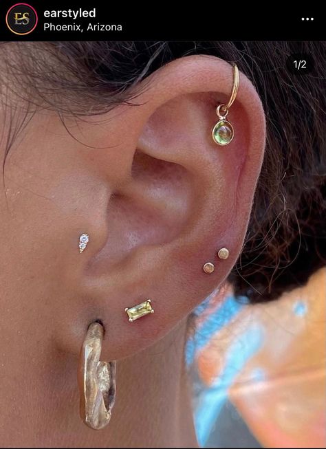 Cute Ear Piercings Combinations, Ear Piercing Combinations, Minimalist Ear Piercings, Cool Ear Piercings, Pretty Ear Piercings, Cute Ear Piercings, Ear Style, Cute Piercings, Accesories Jewelry