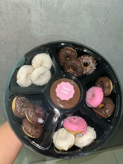 Mini Donuts Packaging, Mini Donut Recipes, Donut Decorating Ideas, Chocolate Covered Strawberry Recipe, Homemade Chocolate Bars, Doughnut Shop, Donut Maker, Sweet Dishes Recipes, Bakery Packaging