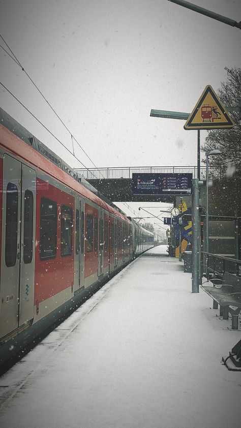 Train Astethic, Winter Astethic, Girl Astethic, Nanowrimo 2023, Moscow Winter, Winter Train, Train Aesthetic, Window Photography, 2024 Aesthetic