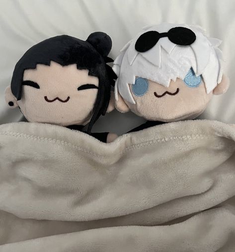 Anime Plushies Aesthetic, Jujutsu Kaisen Plushies, Gojo Plushie Pfp, Satosugu Aesthetic, Satosugu Cute, Jjk Plush, Jjk Plushies, Gojo Plushie, Matching Plushies