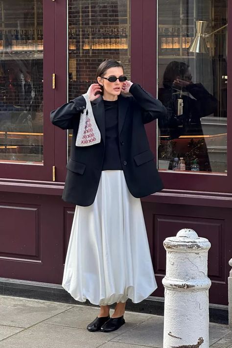 White Maxi Skirt Outfit, White Skirt Outfits, White Long Skirt, Balloon Skirt, Stylist Fashion, Long Skirt Outfits, Maxi Skirt Outfits, What To Wear Today, Bubble Skirt