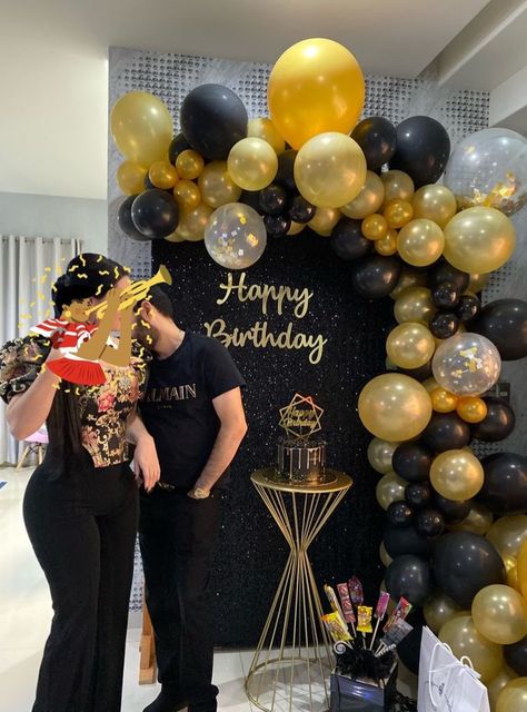 Buchona Party Theme, Buchón Party, 50th Birthday Table Decorations, Luxury Birthday Party, Lila Party, Surprise Birthday Decorations, Birthday Party Decorations For Adults, Birthday Decorations For Men, Black And Gold Balloons